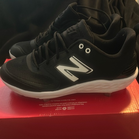 New Balance Women's Velo V3 Metal Fastpitch Softball Cleats No Lid Sneakers main image 1